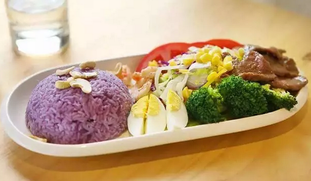 高端低價消費均增長，餐飲差異化競爭成新戰場