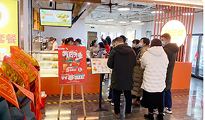堂食餐飲全供預制菜，一年開6家店，這個品牌靠啥“嗨三餐”？