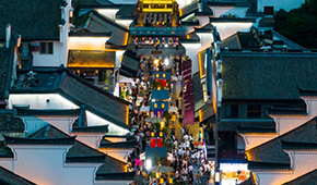 8.26億人次、7534.3億元；十一餐飲堂食消費較2019年增254%