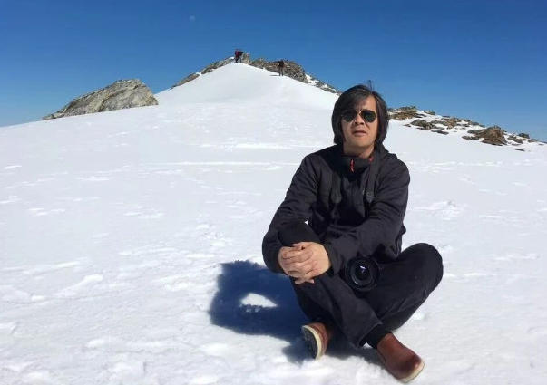 從賣(mài)凍品到賣(mài)餐品，他如何從“經(jīng)銷(xiāo)商”蛻變?yōu)椤巴赓u(mài)品牌掌門(mén)人”？